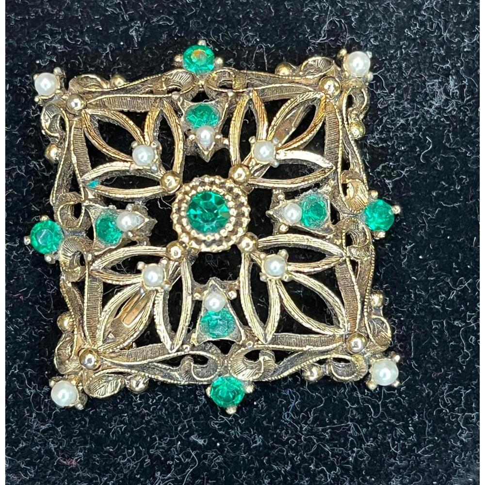 Vintage Faux Emerald & Pearl Brooch Stamped JJ Gold Tone